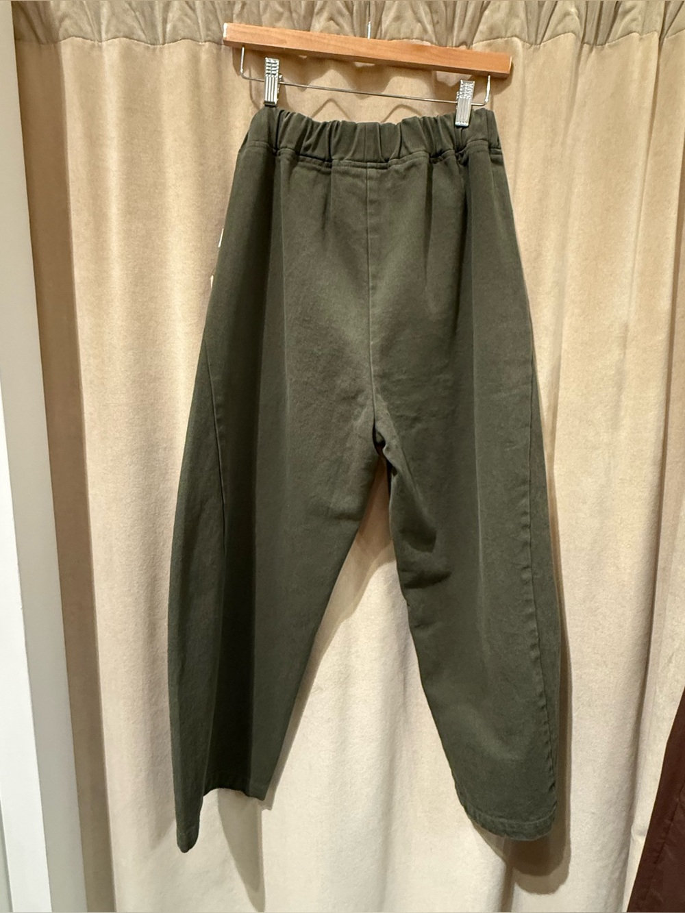 Le Bon Shoppe Arc Pant in Olive - Picture 5 of 8